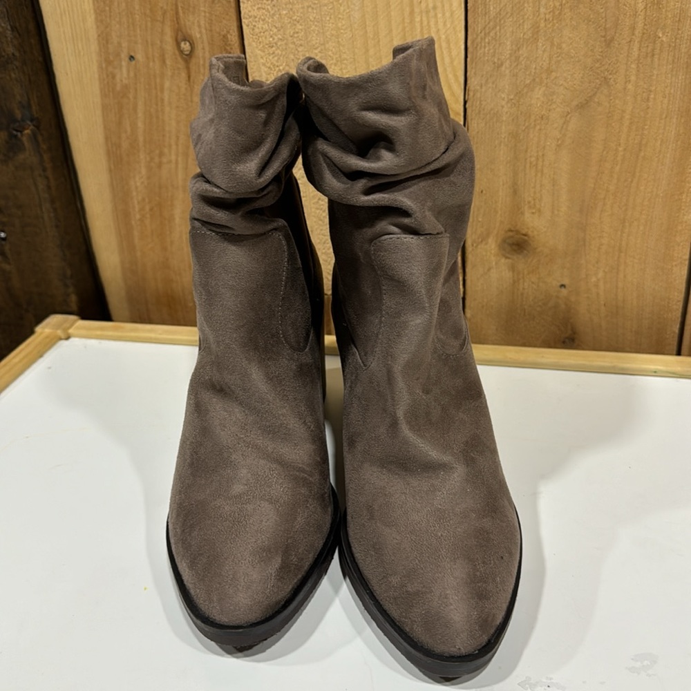 Brown suede boots - Picture 2 of 6